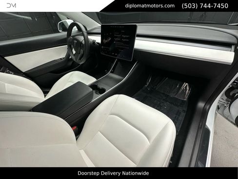 Used 2020 Tesla Model 3 Performance image 21