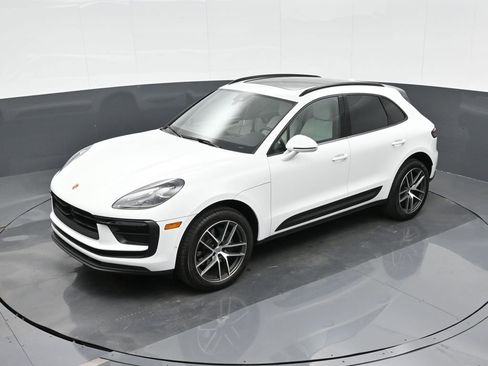 Certified 2025 Porsche Macan image 26