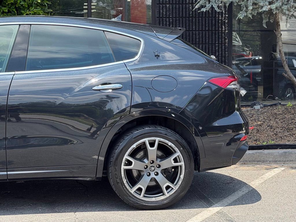 Used 2023 Maserati Levante Modena AWD/4WD image 11