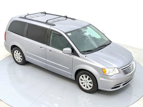 Used 2014 Chrysler Town & Country Touring image 35