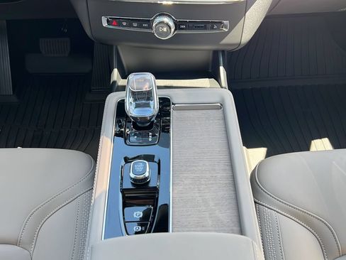 New 2026 Volvo XC90 B6 Plus w/ Protection Package Premier AWD/4WD image 17