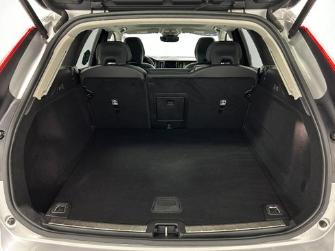 Used 2023 Volvo XC60 B5 Plus AWD/4WD image 31
