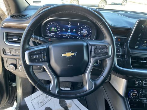 Used 2024 Chevrolet Suburban Premier image 17