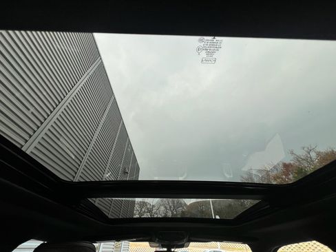 Used 2019 Ford F150 Platinum w/ Equipment Group 701A Luxury image 19