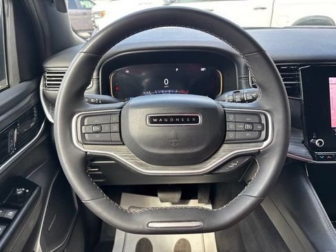 Used 2024 Jeep Wagoneer Series II w/ Flexible Seating Group AWD/4WD image 32