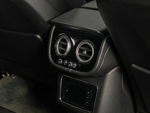 Used 2017 Bentley Bentayga AWD/4WD image 29