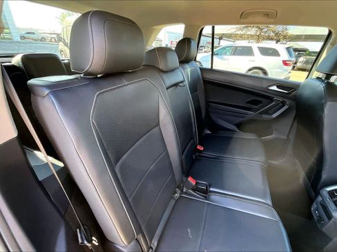 Used 2021 Volkswagen Tiguan SE image 17
