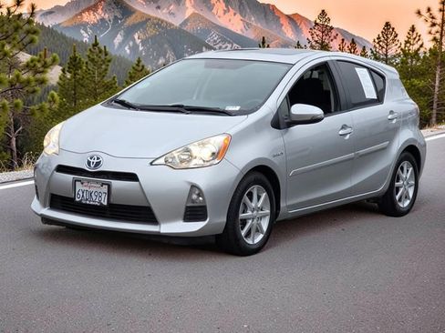 Used 2012 Toyota Prius C Three w/ Preferred Accessory Pkg #1 FWD image 4
