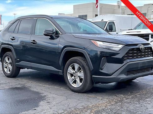 Used 2025 Toyota RAV4 LE AWD/4WD image 1