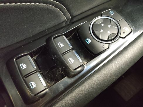 Used 2019 Ford Edge Titanium FWD image 27