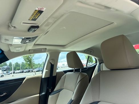 Used 2021 Lexus ES 300h w/ Premium Package FWD image 31
