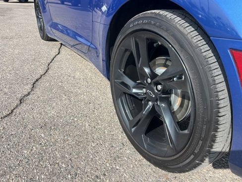 Used 2020 Chevrolet Camaro LT w/ Technology Package image 22