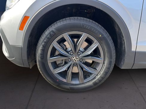 Used 2023 Volkswagen Tiguan SE w/ Panoramic Sunroof Package image 17