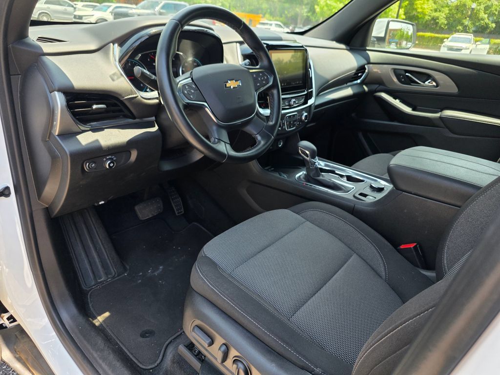 Certified 2023 Chevrolet Traverse LT FWD image 11