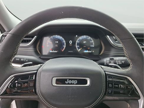 Used 2023 Jeep Grand Cherokee Overland w/ Luxury Tech Group IV AWD/4WD image 39