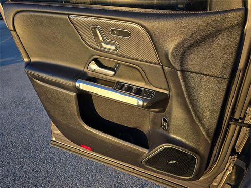 Used 2021 Mercedes-Benz GLB 35 AMG 4MATIC image 27