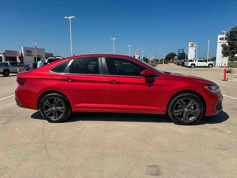 Used 2023 Volkswagen Jetta SE FWD image 2
