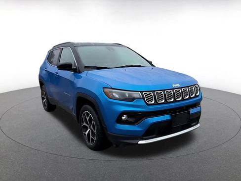 Used 2025 Jeep Compass Limited image 3