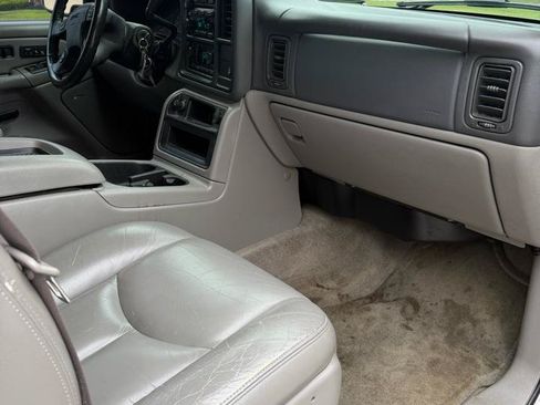 Used 2006 GMC Yukon XL SLT w/ SLT Preferred Equipment Group RWD image 10