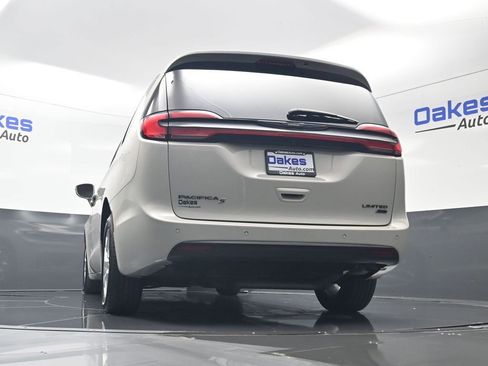 Used 2021 Chrysler Pacifica Limited w/ S Appearance Package AWD/4WD image 43