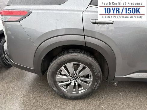 Used 2025 Nissan Pathfinder SV image 6
