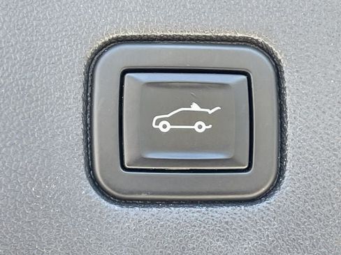 Used 2020 Chevrolet Equinox LT w/ Sport Edition FWD image 30