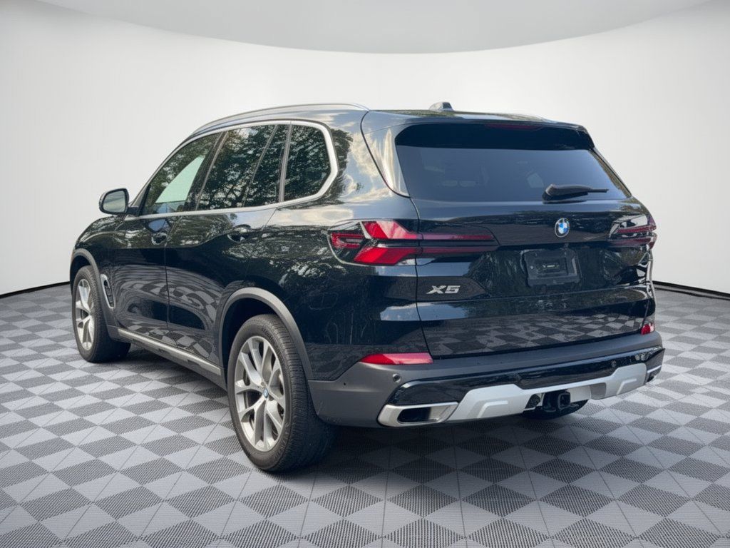 Used 2025 BMW X5 xDrive40i w/ Premium Package AWD/4WD image 3