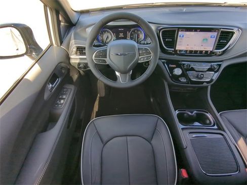 New 2026 Chrysler Pacifica Limited w/ Uconnect Theater Family Group image 22