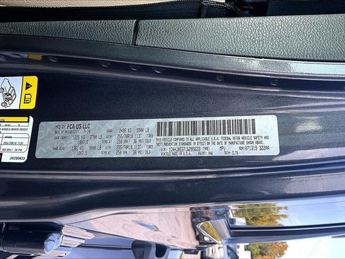 Used 2018 Jeep Wrangler Unlimited Sahara AWD/4WD image 31