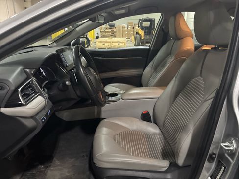 Used 2022 Toyota Camry SE image 9
