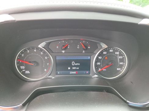 Used 2025 Chevrolet Blazer LT AWD/4WD image 2