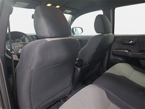Used 2022 Toyota Tacoma TRD Sport image 12