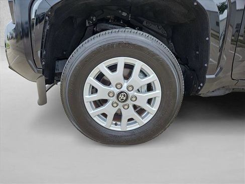 Used 2025 Toyota Tacoma SR5 AWD/4WD image 23