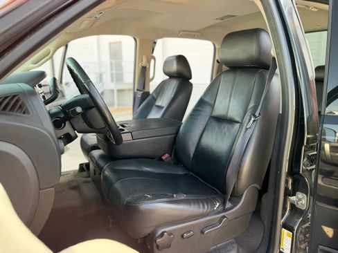 Used 2011 Chevrolet Silverado 2500 LT w/ Interior Plus Package RWD image 21