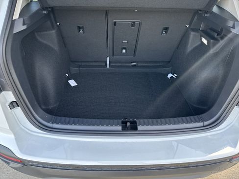 Certified 2025 Volkswagen Taos SE image 52