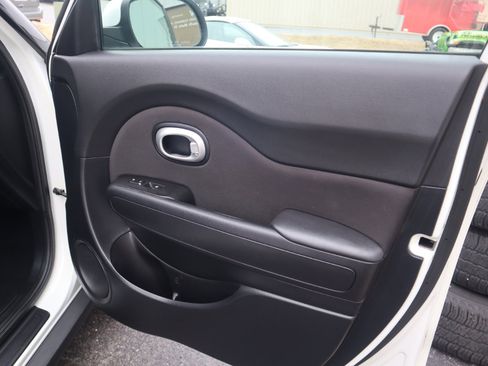 Used 2016 Kia Soul + image 36