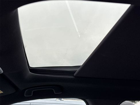 Used 2025 Honda Pilot TrailSport image 13