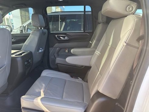 Used 2022 Chevrolet Suburban LT w/ Luxury Package image 6