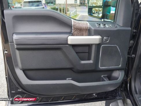 Used 2019 Ford F450 Lariat image 16