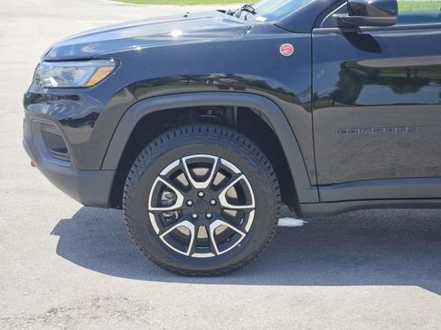 Used 2024 Jeep Compass Trailhawk AWD/4WD image 10