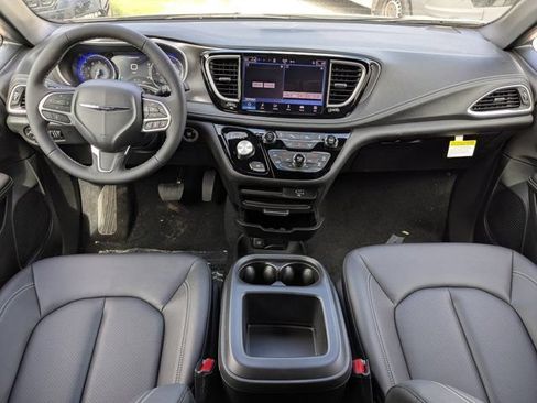 New 2026 Chrysler Pacifica Select FWD image 17