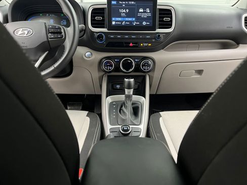 Used 2025 Hyundai Venue SEL FWD image 37