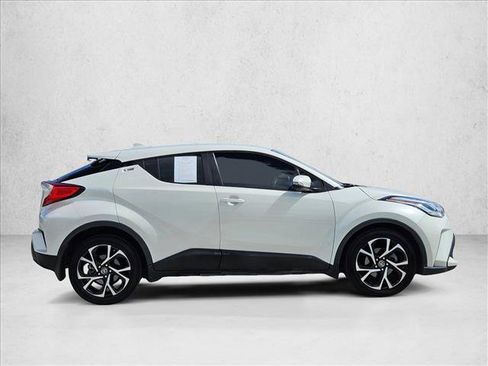 Used 2021 Toyota C-HR XLE FWD image 4