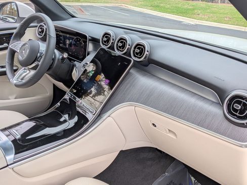 Used 2026 Mercedes-Benz GLC 300 4MATIC image 32