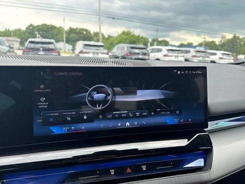 Used 2025 BMW i5 xDrive40 w/ M Sport Package AWD/4WD image 19