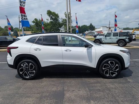 Used 2024 Chevrolet Trax RS w/ Sunroof Package FWD image 6