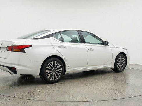 Used 2025 Nissan Altima 2.5 SV FWD image 9