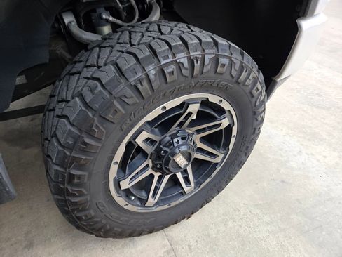 Used 2022 Chevrolet Silverado 2500 High Country w/ Technology Package image 8