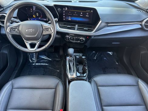 Used 2025 Chevrolet Trax ACTIV w/ Sunroof Package FWD image 15
