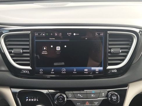 Used 2023 Chrysler Pacifica Touring-L FWD image 34